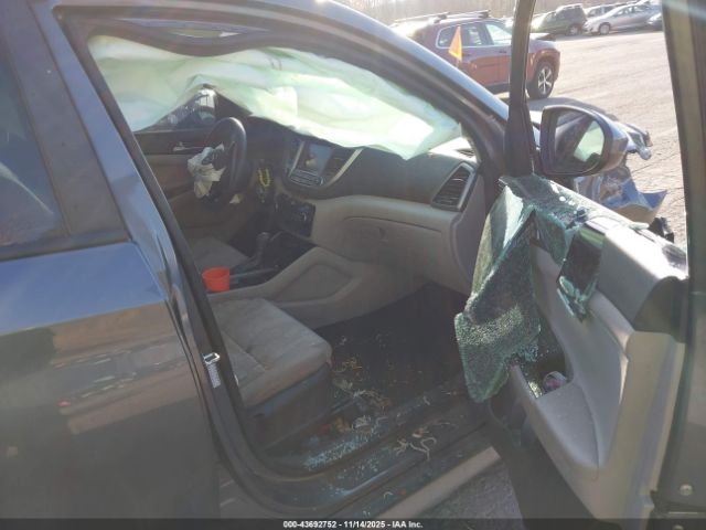 2018 HYUNDAI TUCSON KM8J3CA44JU660868 Photo 4