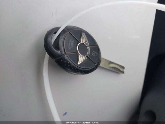 2006 MINI COOPER S WMWRH33566TK57290 Photo 10