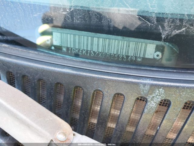 2002 GMC YUKON 1GKEK13ZX2R258349 Photo 8