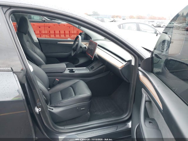 2024 TESLA MODEL Y 7SAYGDEF8RF089515 Photo 4