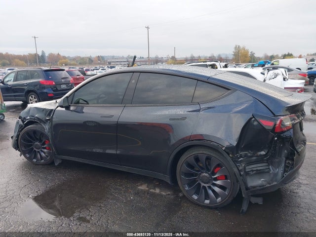 2024 TESLA MODEL Y 7SAYGDEF8RF089515 Photo 5
