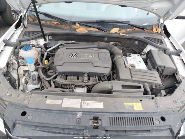 43693221 :رقم المزاد ، 1VWAT7A35FC100256 vin ، 2015 Volkswagen Passat 1.8t Limited Edition مزاد بيع