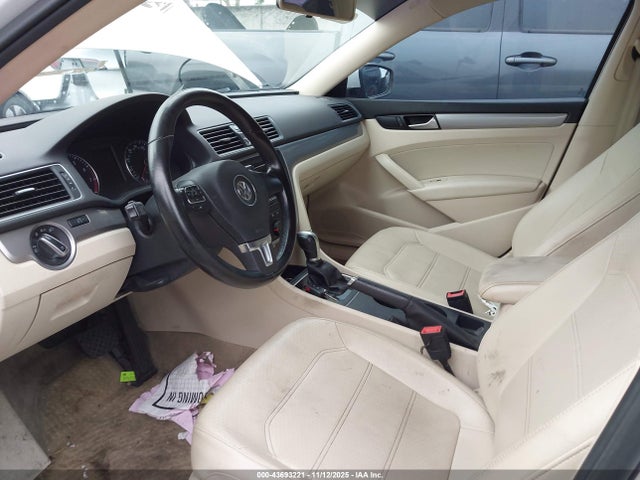 43693221 :رقم المزاد ، 1VWAT7A35FC100256 vin ، 2015 Volkswagen Passat 1.8t Limited Edition مزاد بيع