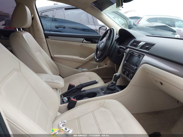 43693221 :رقم المزاد ، 1VWAT7A35FC100256 vin ، 2015 Volkswagen Passat 1.8t Limited Edition مزاد بيع
