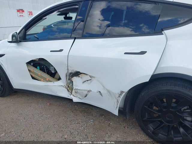 2023 TESLA MODEL Y 7SAYGDEEXPA031407 Photo 5