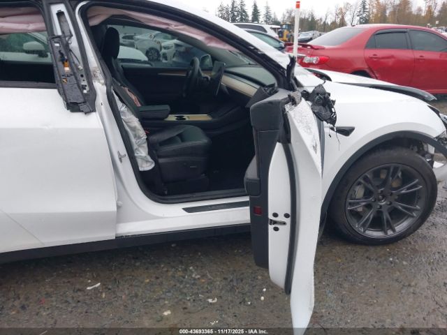 2024 TESLA MODEL Y 7SAYGAEE1RF122280 Photo 4