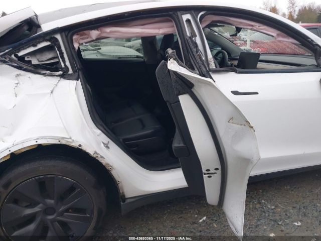 2024 TESLA MODEL Y 7SAYGAEE1RF122280 Photo 7