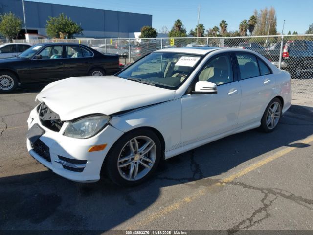 2013 MERCEDES-BENZ C 250 WDDGF4HBXDR260181 Photo 1