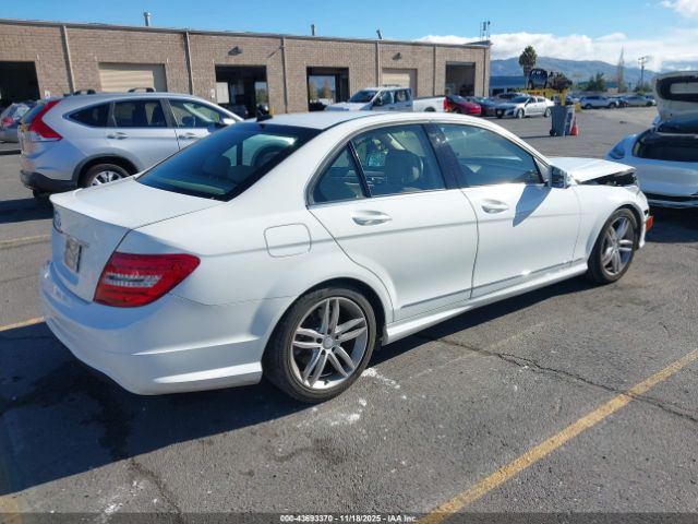 2013 MERCEDES-BENZ C 250 WDDGF4HBXDR260181 Photo 3