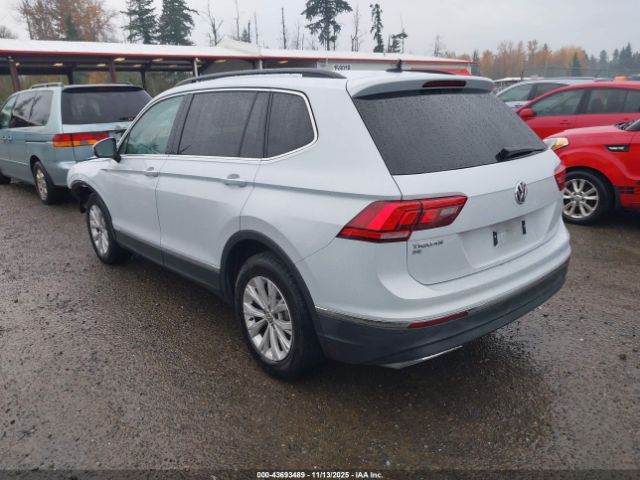 2018 VOLKSWAGEN TIGUAN 3VV3B7AX6JM033807 Photo 2