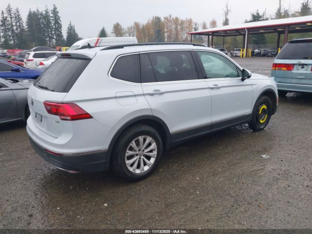 2018 VOLKSWAGEN TIGUAN 3VV3B7AX6JM033807 Photo 3