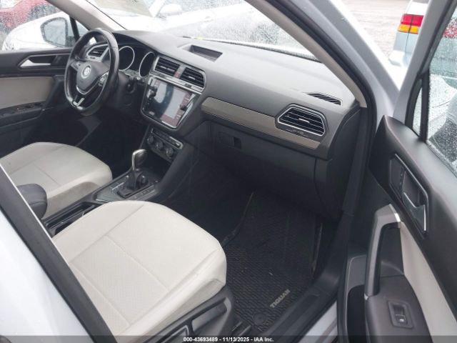 2018 VOLKSWAGEN TIGUAN 3VV3B7AX6JM033807 Photo 4