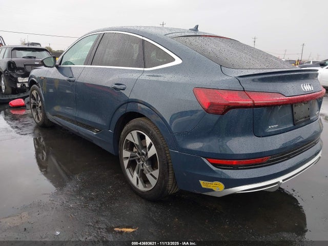 2022 AUDI E-TRON SPORTBACK WA12AAGE1NB033320 Photo 2
