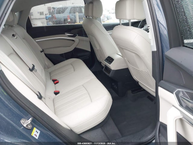 2022 AUDI E-TRON SPORTBACK WA12AAGE1NB033320 Photo 7