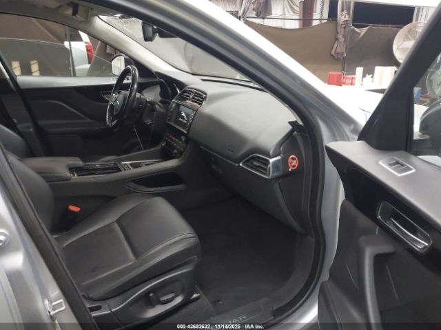 2018 JAGUAR F-PACE SADCJ2FX8JA278820 Photo 4