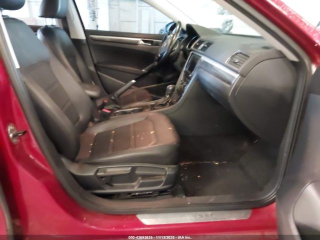 2017 VOLKSWAGEN PASSAT 1VWGT7A35HC020033 Photo 4