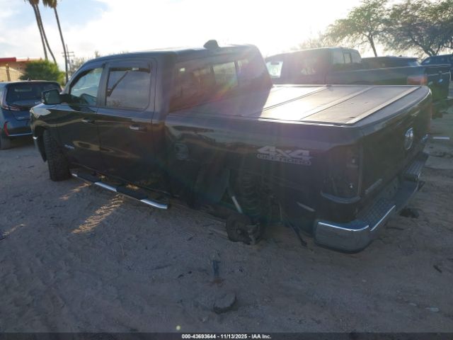 2019 RAM 1500 1C6SRFFT1KN747171 Photo 2