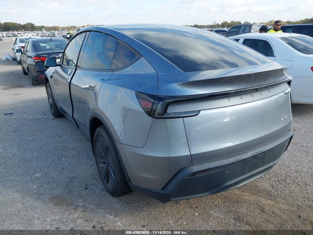 2026 TESLA MODEL Y 7SAYGDEE7TA468338 Photo 2