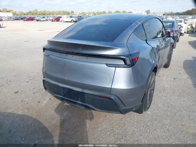 2026 TESLA MODEL Y 7SAYGDEE7TA468338 Photo 3