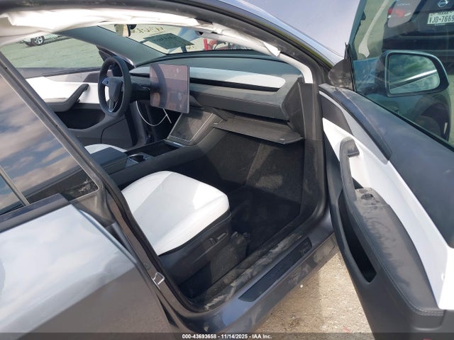 2026 TESLA MODEL Y 7SAYGDEE7TA468338 Photo 4