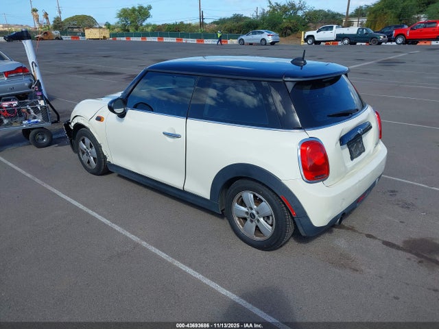 2017 MINI HARDTOP WMWXP5C3XH3C64835 Photo 2