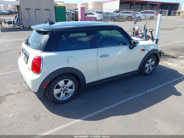 2017 MINI HARDTOP WMWXP5C3XH3C64835 Photo 3