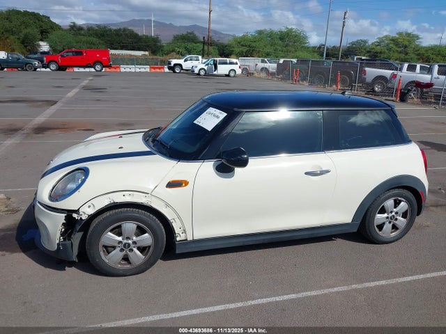 2017 MINI HARDTOP WMWXP5C3XH3C64835 Photo 5