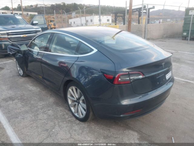 2018 TESLA MODEL 3 5YJ3E1EA0JF033217 Photo 2