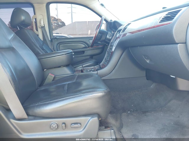 2011 CADILLAC ESCALADE ESV 1GYS4JEFXBR161156 Photo 4