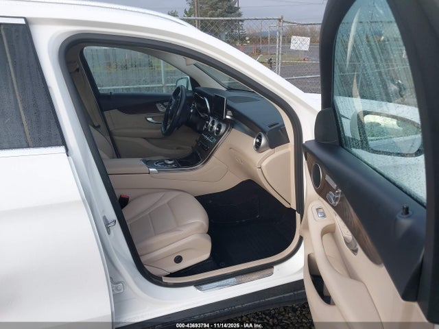 WDC0G4KB8KF641585 Mercedes-Benz Glc 300 4matic