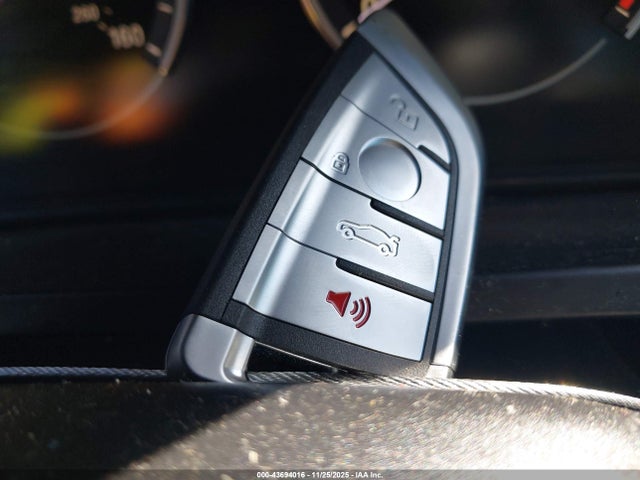 43694016 :رقم المزاد ، WBAKA8C54BCY37215 vin ، 2011 Bmw 750i مزاد بيع