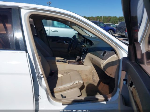 2013 MERCEDES-BENZ C 250 WDDGF4HB3DR265545 Photo 4