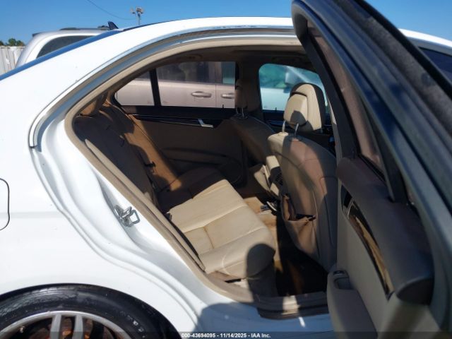 2013 MERCEDES-BENZ C 250 WDDGF4HB3DR265545 Photo 7