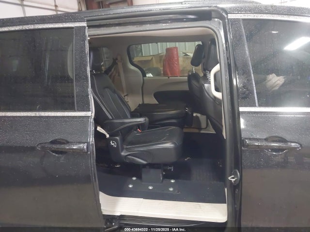 Продажа на аукционе авто 2022 Chrysler Pacifica Touring L, vin: 2C4RC1BG6NR115049, номер лота: 43694322