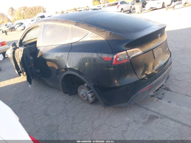 2024 TESLA MODEL Y 7SAYGAEE2RF009485 Photo 2