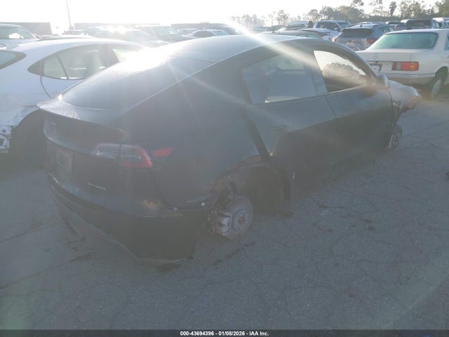 2024 TESLA MODEL Y 7SAYGAEE2RF009485 Photo 3