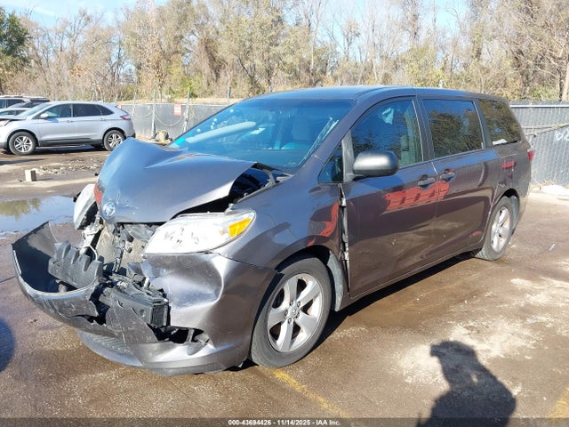2016 TOYOTA SIENNA 5TDZK3DC4GS713272 Photo 1