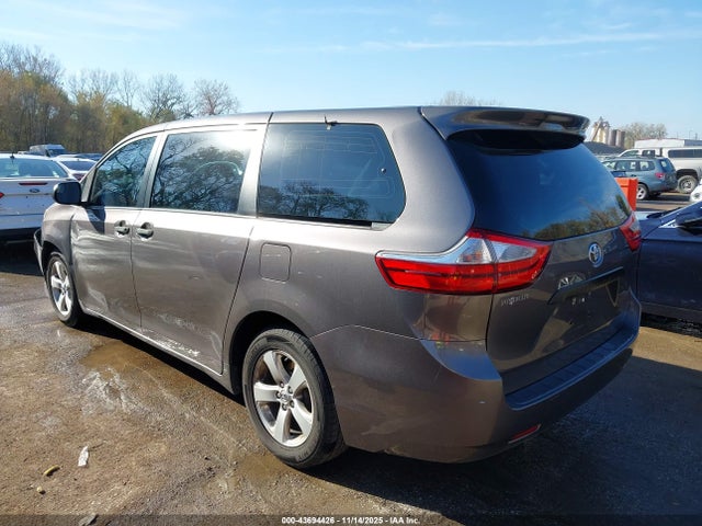 2016 TOYOTA SIENNA 5TDZK3DC4GS713272 Photo 2