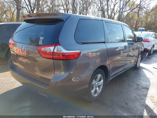 2016 TOYOTA SIENNA 5TDZK3DC4GS713272 Photo 3