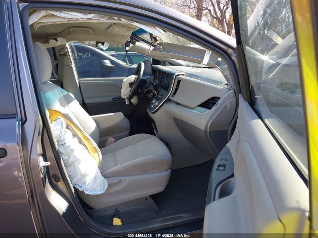 2016 TOYOTA SIENNA 5TDZK3DC4GS713272 Photo 4