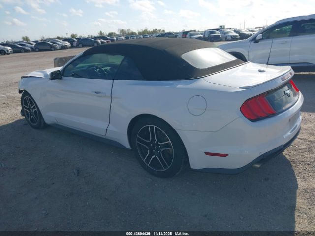 2018 FORD MUSTANG 1FATP8UH9J5111096 Photo 2