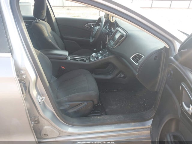 43694467 :رقم المزاد ، 1C3CCCAB4FN672391 vin ، 2015 Chrysler 200 Limited مزاد بيع