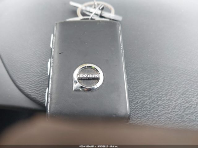 2020 VOLVO XC40 YV4162UM7L2227655 Photo 10