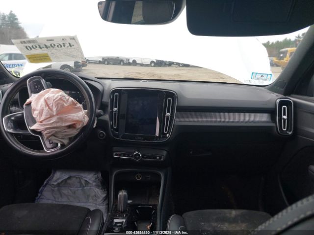 2020 VOLVO XC40 YV4162UM7L2227655 Photo 4