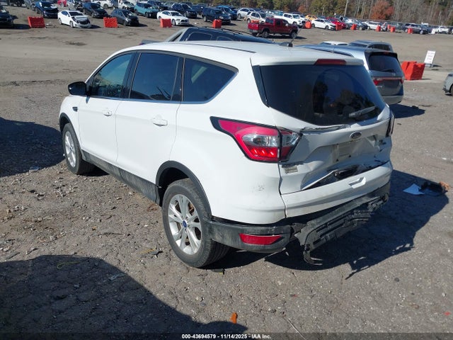 Продажа на аукционе авто 2017 Ford Escape Se, vin: 1FMCU9GD7HUE24483, номер лота: 43694579