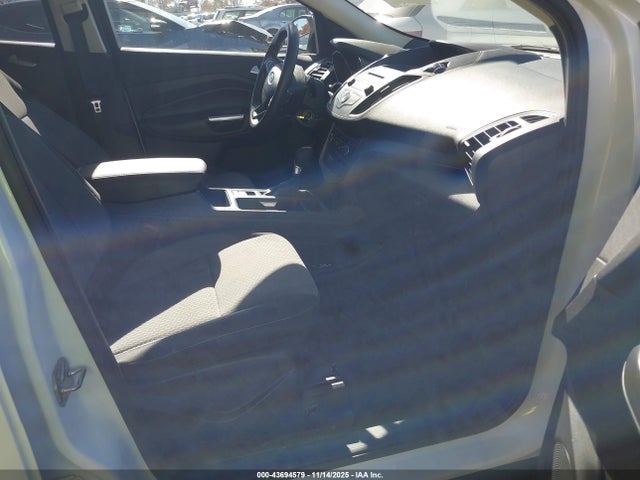 Продажа на аукционе авто 2017 Ford Escape Se, vin: 1FMCU9GD7HUE24483, номер лота: 43694579