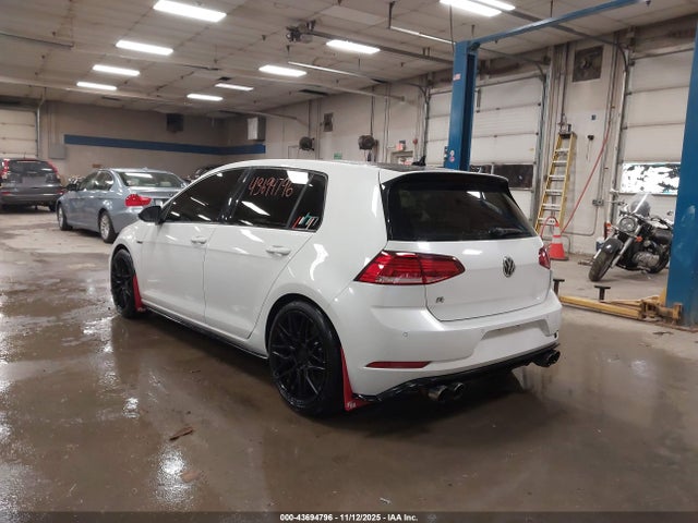 2018 VOLKSWAGEN GOLF R WVWUF7AU8JW059208 Photo 2