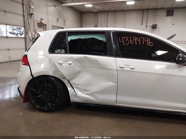 2018 VOLKSWAGEN GOLF R WVWUF7AU8JW059208 Photo 5