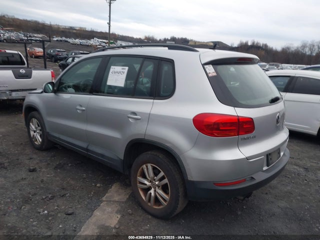 2016 VOLKSWAGEN TIGUAN WVGBV7AX3GW571337 Photo 2