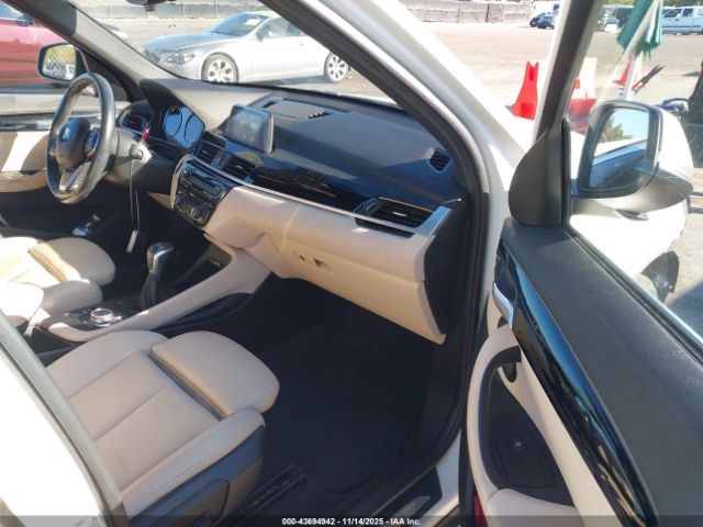 2018 BMW X1 WBXHT3C38J3H30018 Photo 4